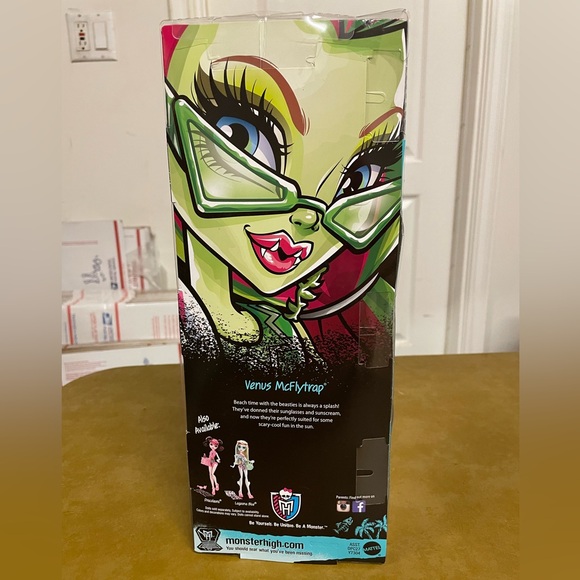 NWT NRFB Monster High Venus McFlytrap Beach Beasties 12” doll. 2015. Rare - Picture 5 of 9